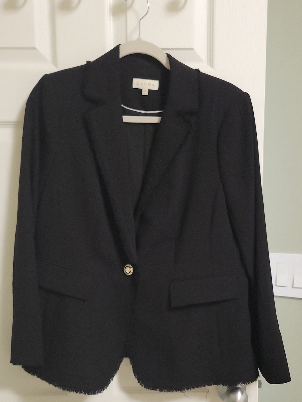 LAURA Black Single-Button Frayed-Hem Blazer